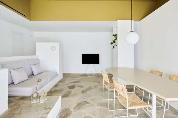 crocus-apt-34
